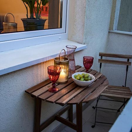 Apartament Przy Metrze Wierzbno Z Nuta Vintage Varsovia Exterior foto